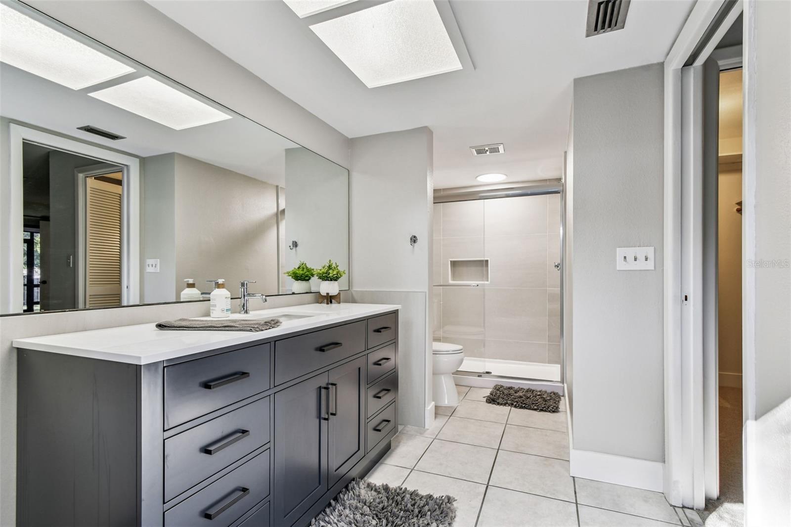 PRIMARY EN SUITE BATH