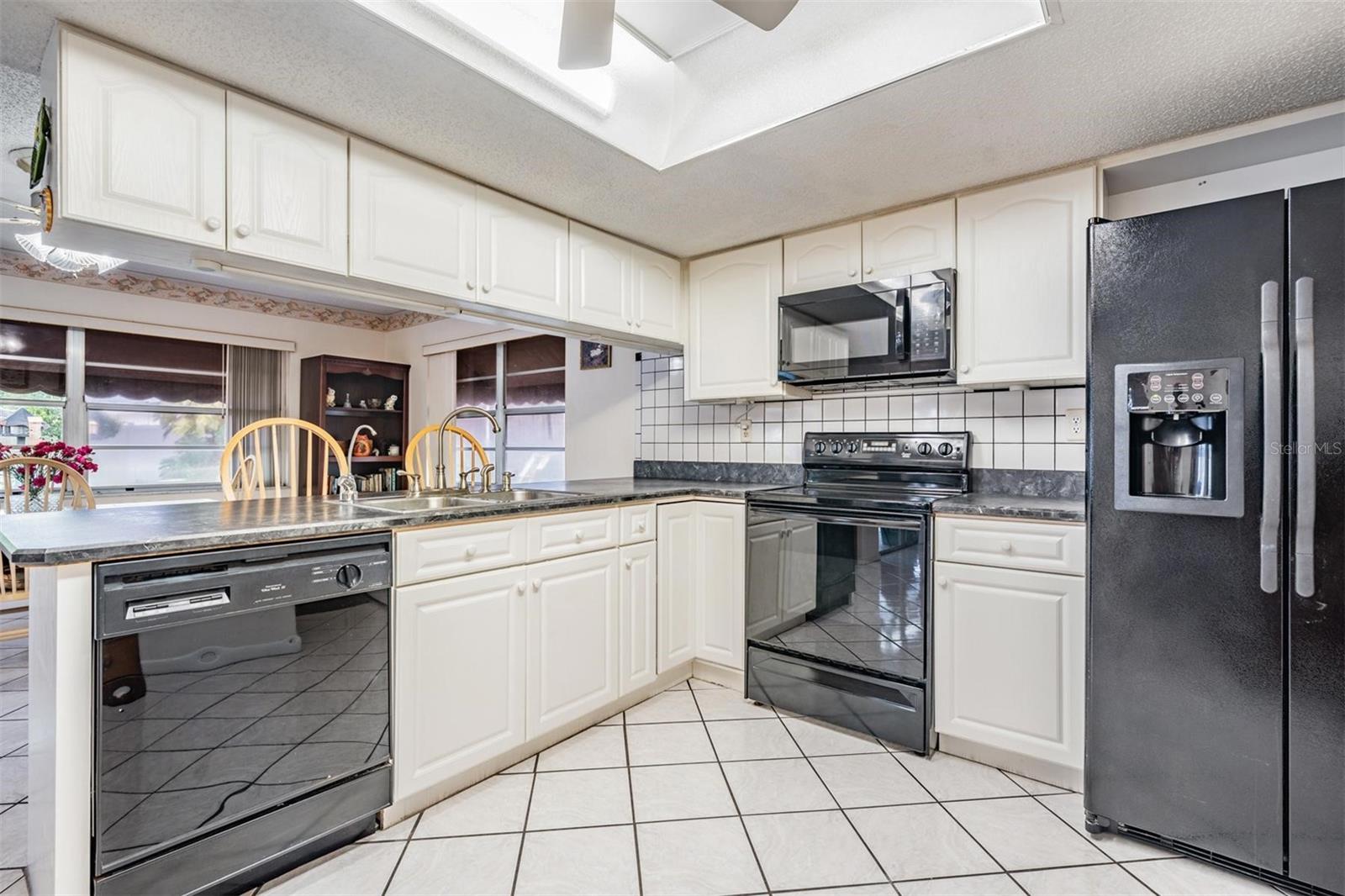 Bright Kitchen with eating bar and space to eat in the kitchen