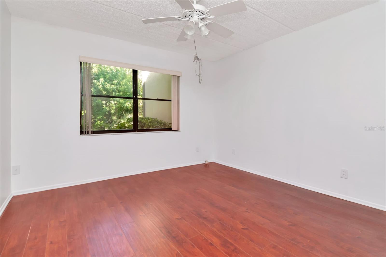 Second bedroom - Perfect size for two twin beds