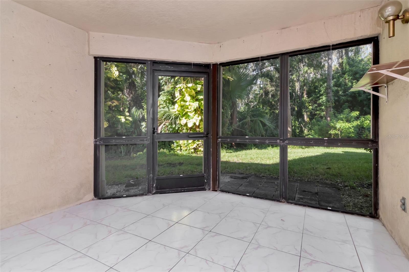 Large tile back lanai facing to beautiful conservation