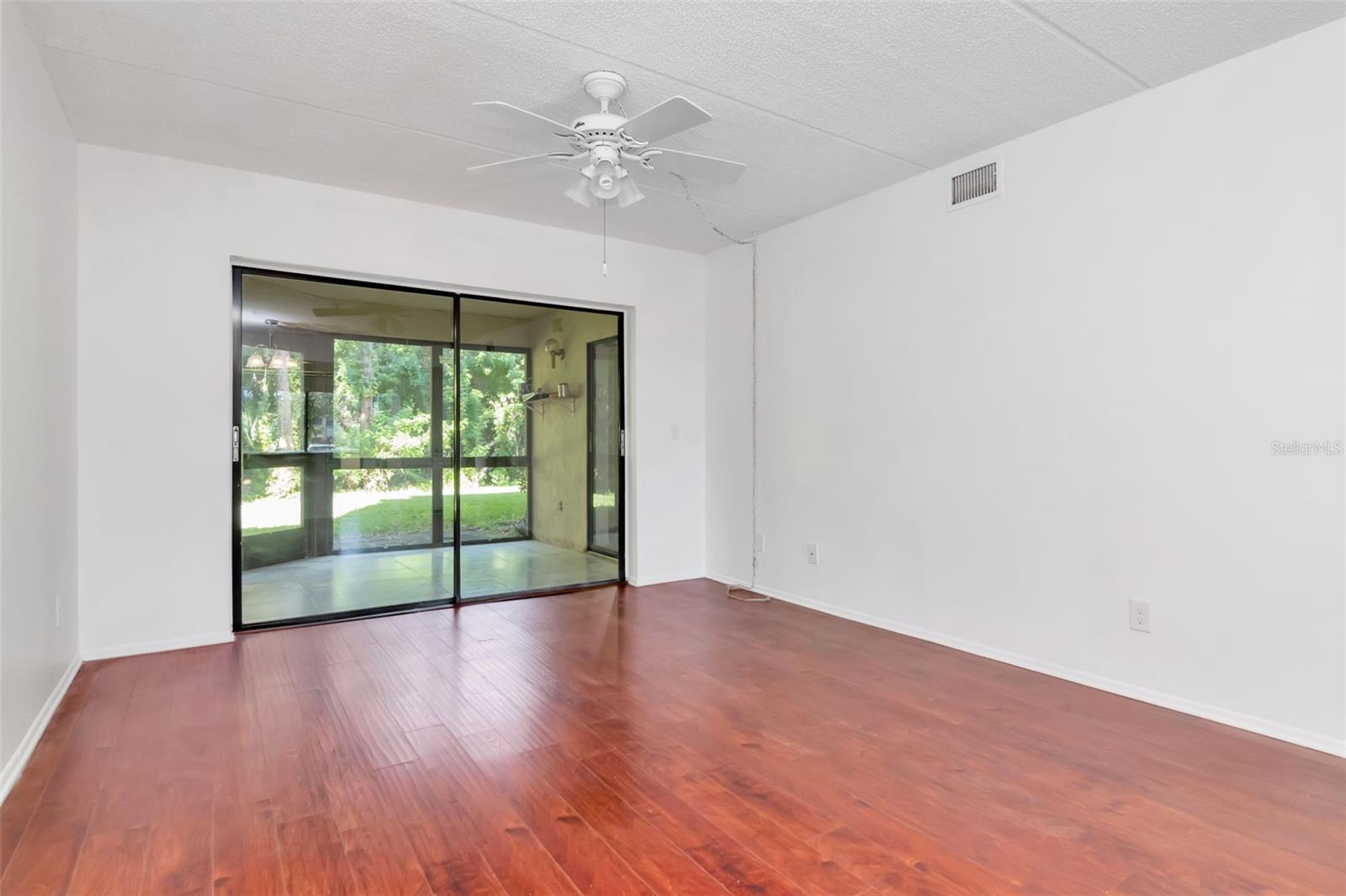 Large slider open to back lanai