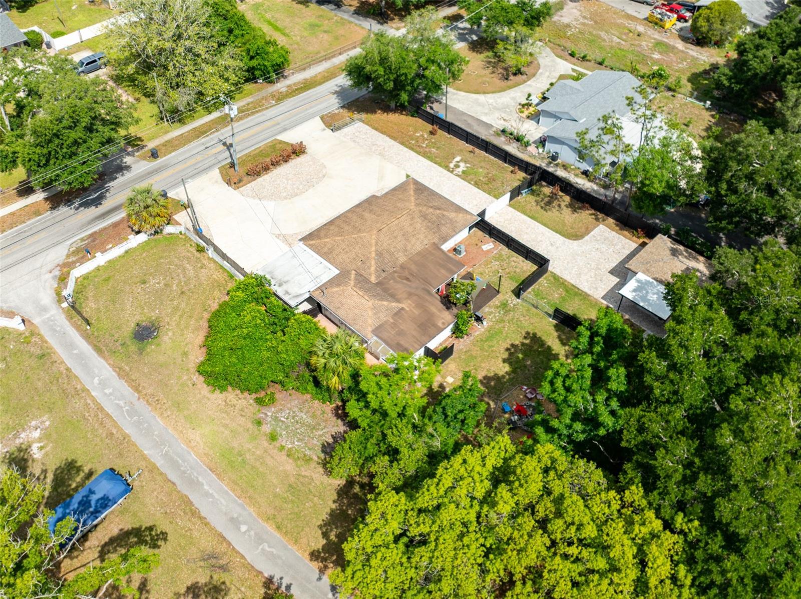 TB8438949
