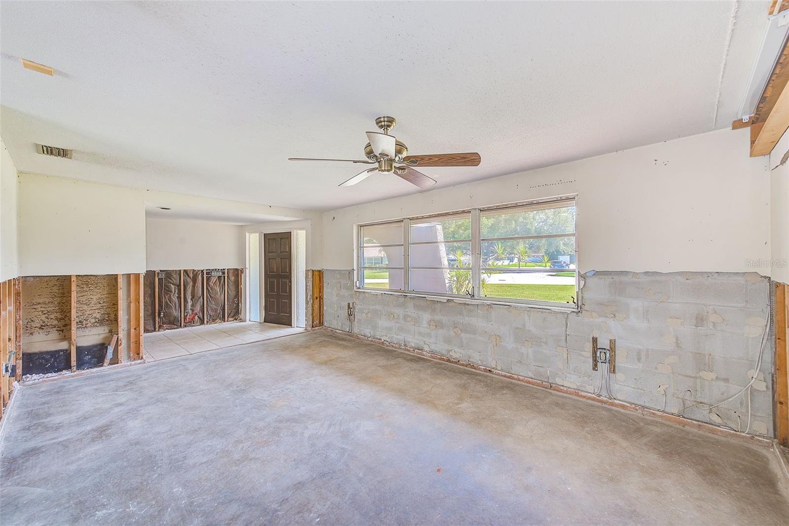 Living Room looking toward entryway