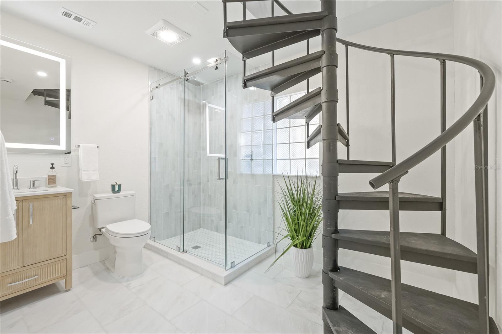 Jack and jill Bathroom