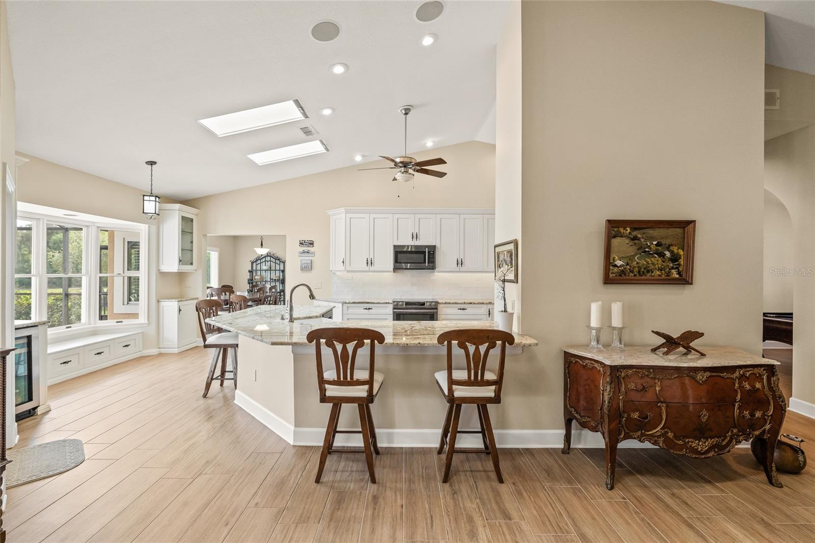 The oversized breakfast bar can seat up to 9 guests!