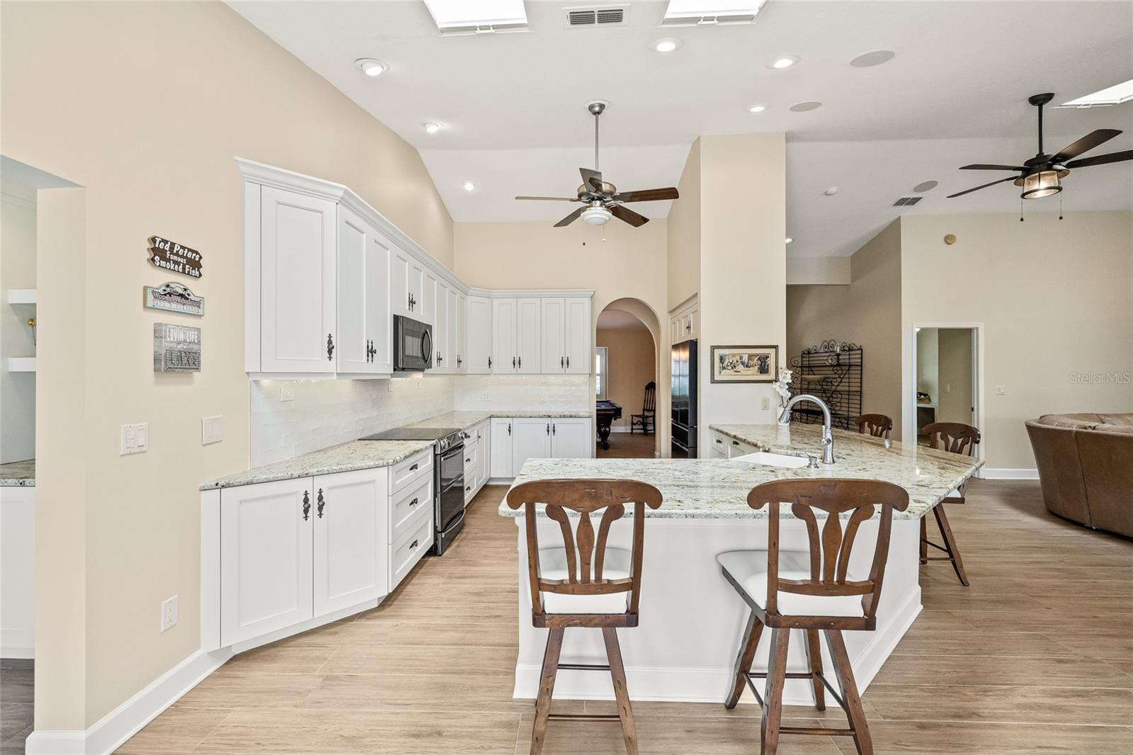 So much space in this kitchen!