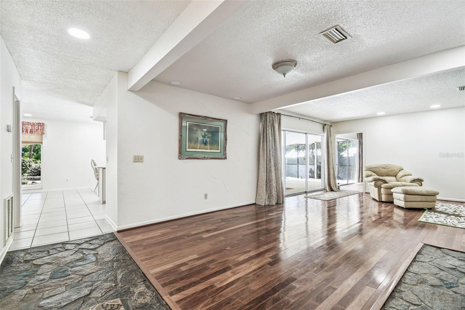 Dining/Foyer