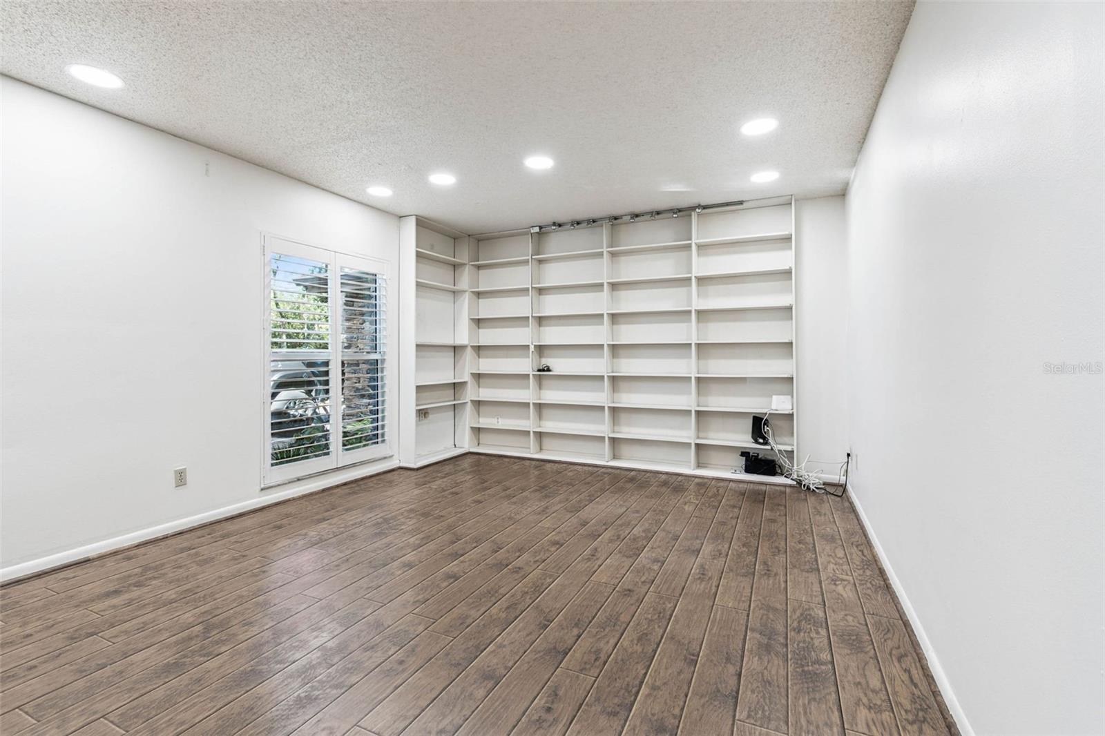 Office/Built-in Shelves