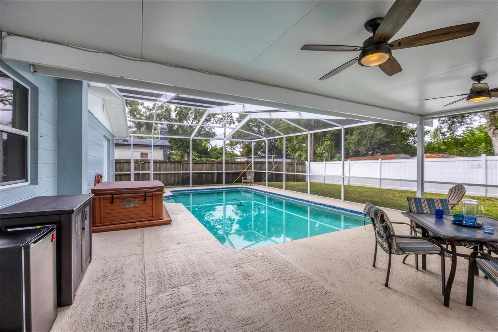 Pool area-large outdoor patio area screened in