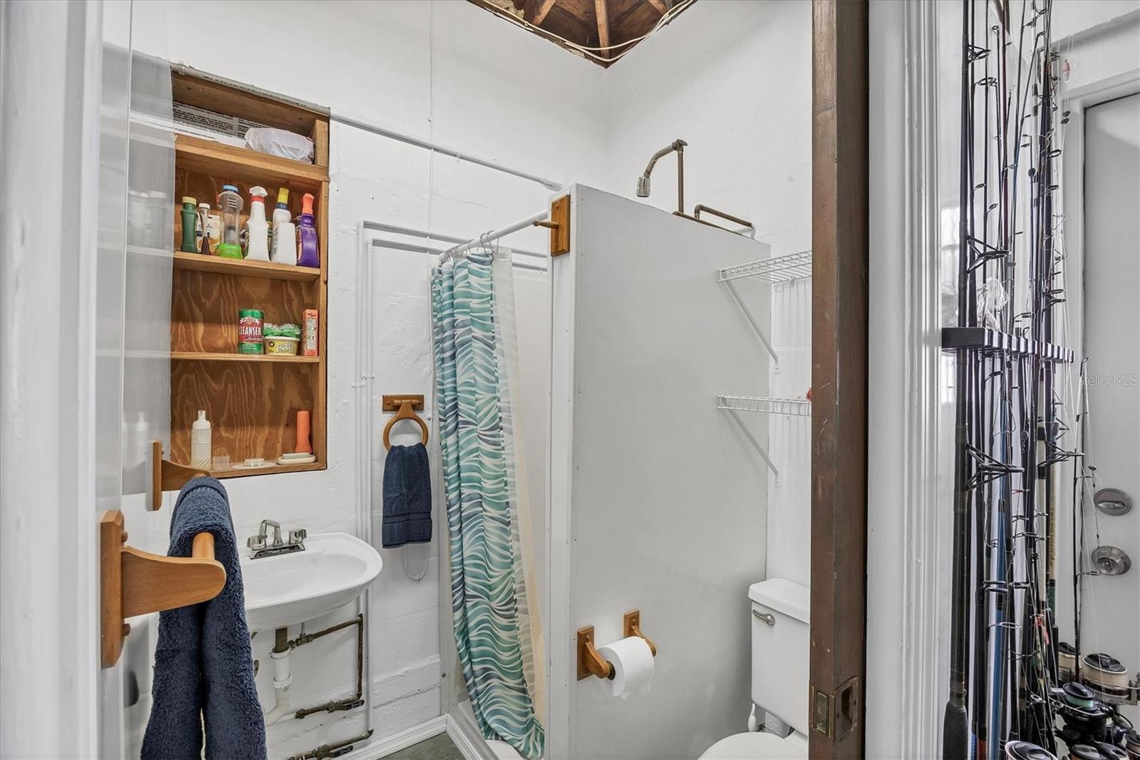 3rd bath located in Garage