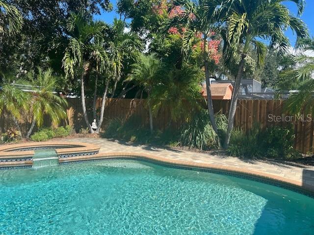 Pool w/ Spill Over spa
