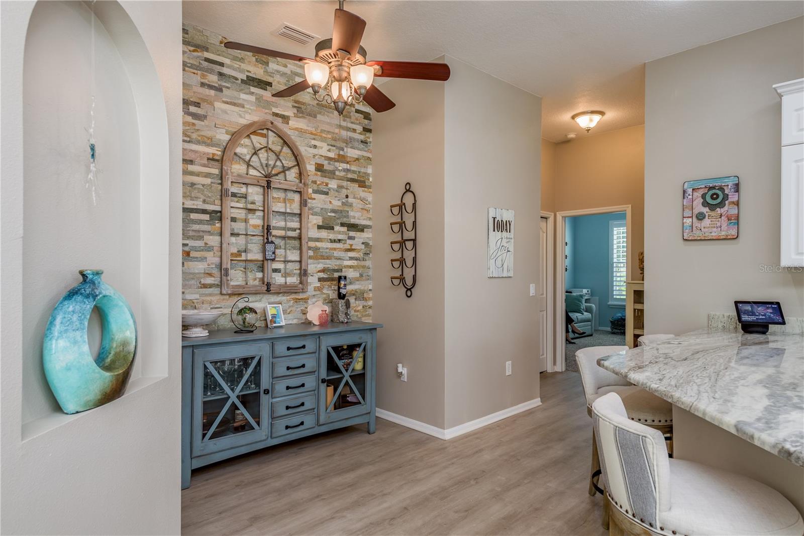 Great Bistro or Coffee/Tea Bar area!