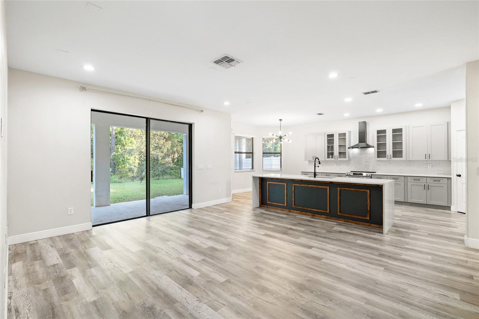 open concept kitchen/living