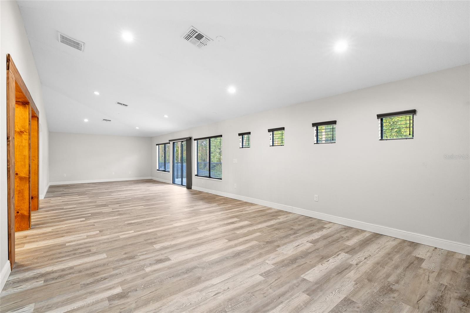 upstairs loft/bonus room