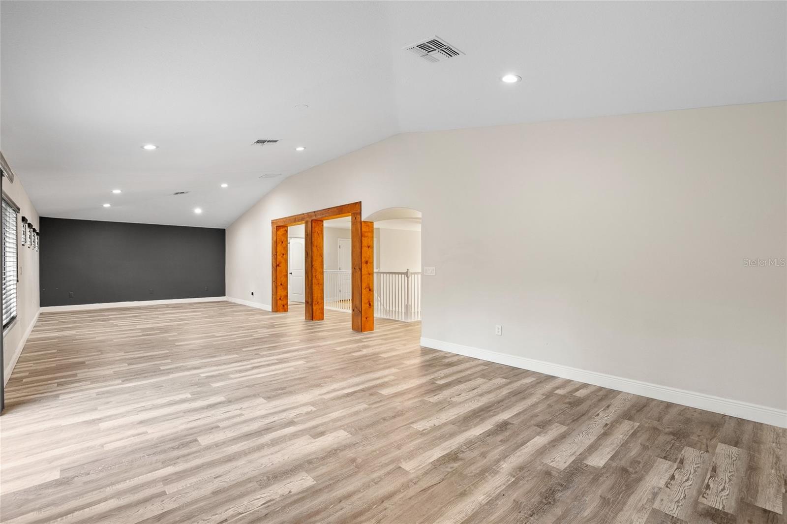 upstairs loft/bonus room