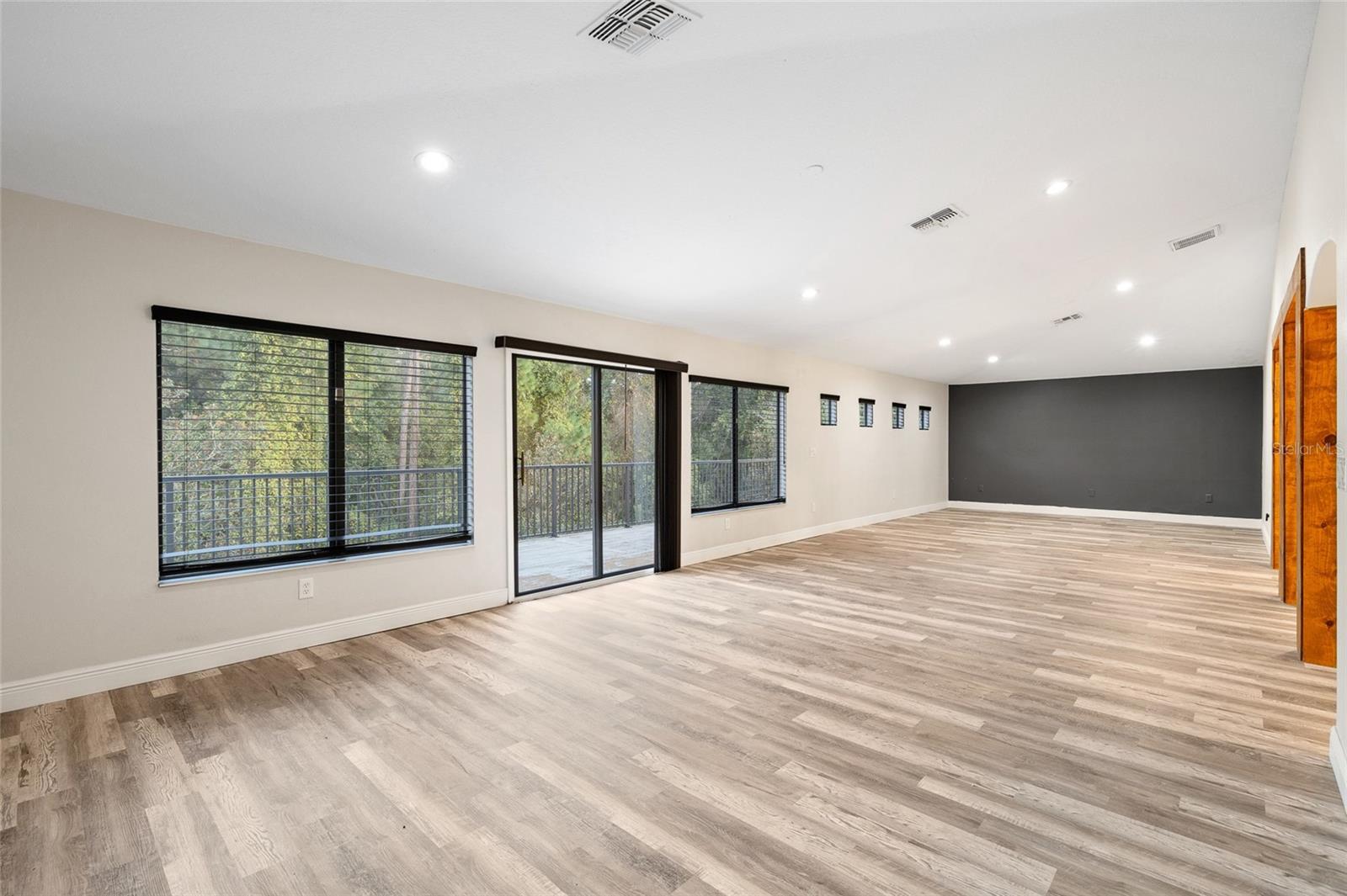 upstairs loft/bonus room