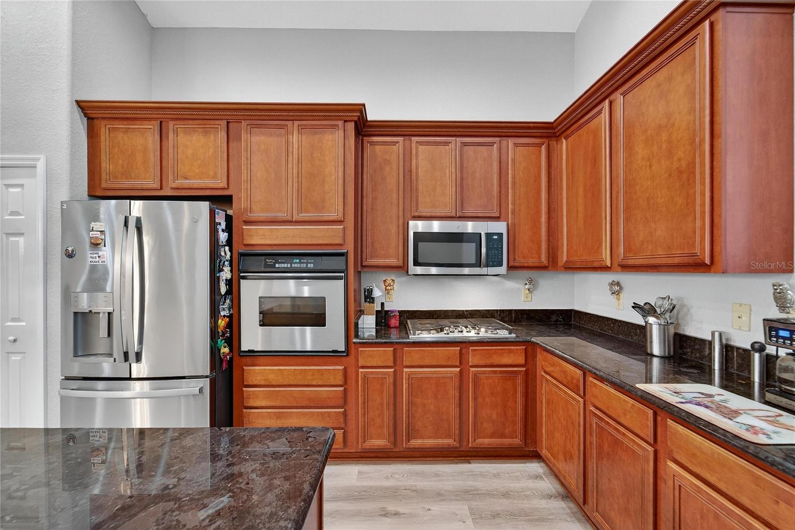 Granite counters and GAS cooking!!