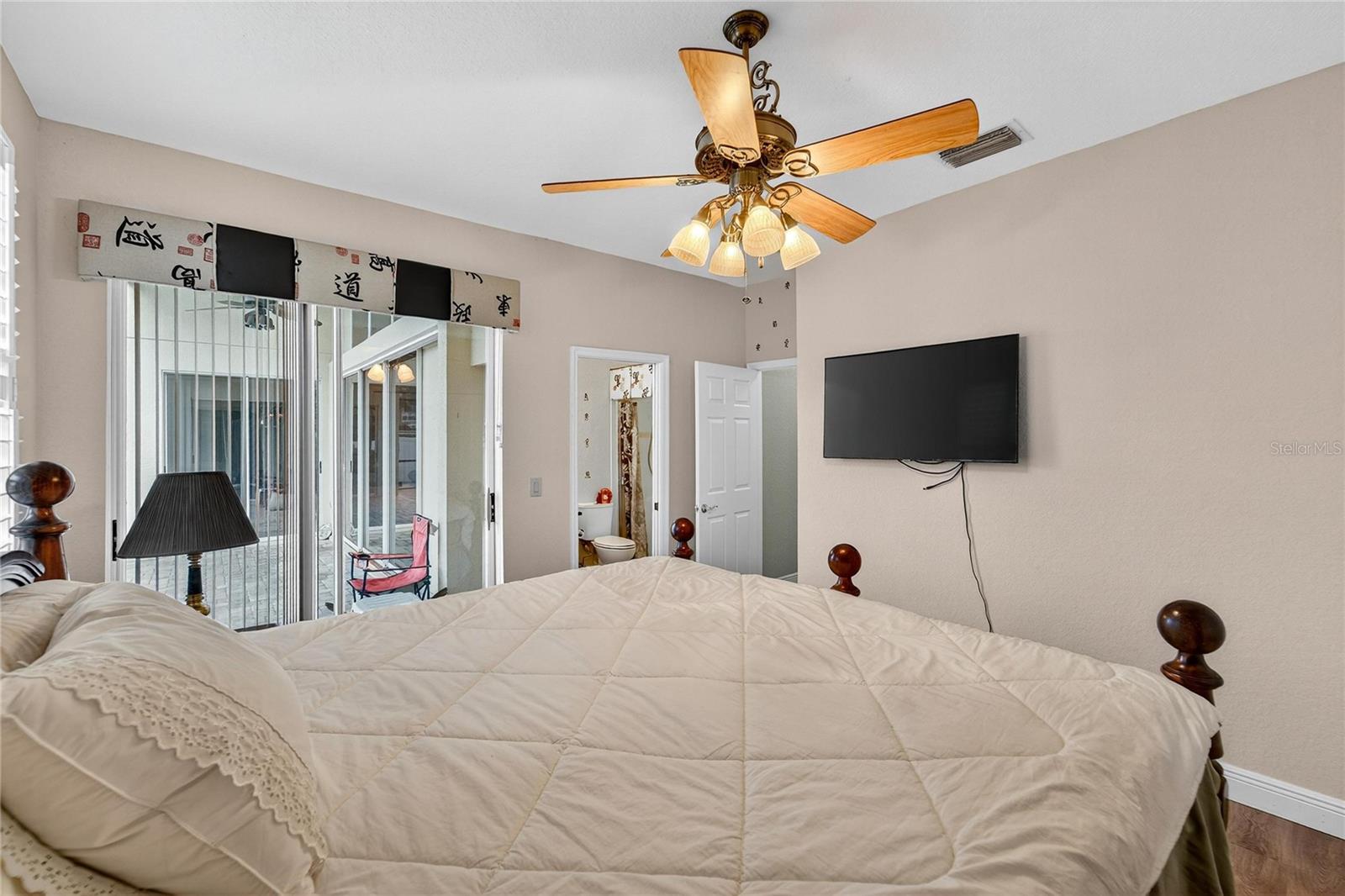 Guest suite with separate entrance/access to pool and lanai
