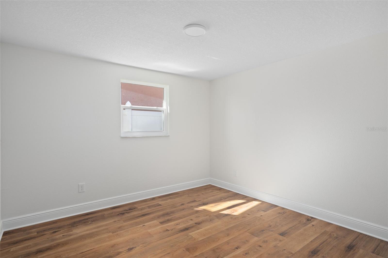Side Bedroom 4