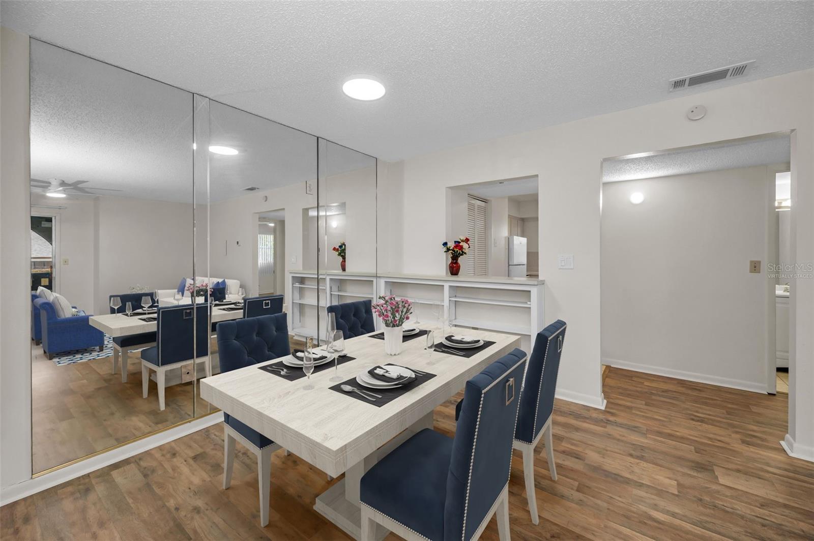 dining room area virtually staged