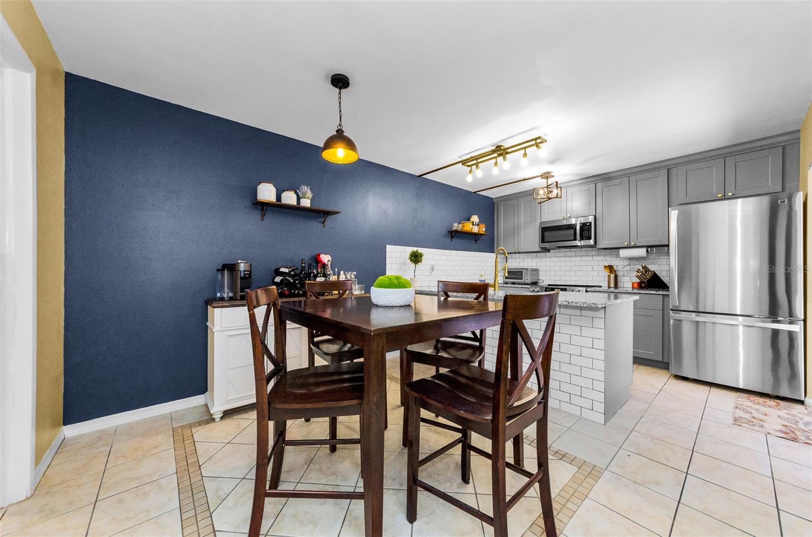 Eat in space in the Kitchen