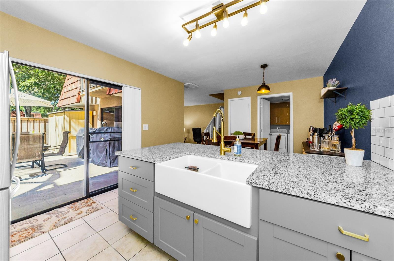 Wait! Check out that oversized Farm Sink w commercial grade facuet!