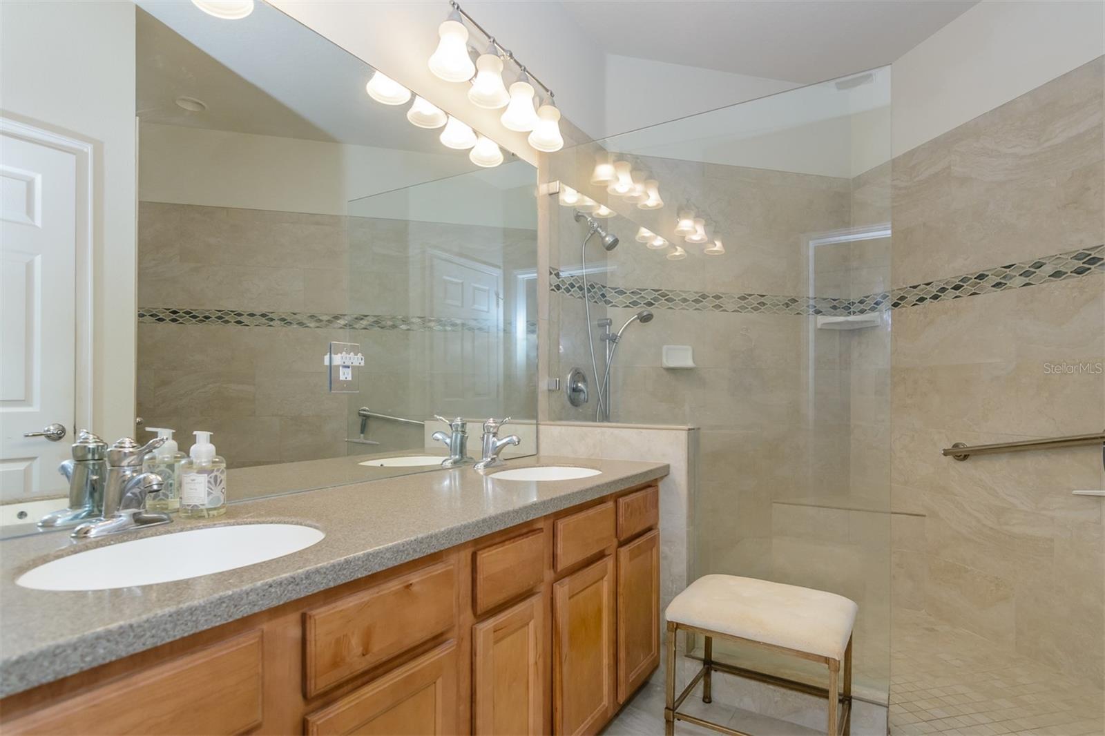 ENSUITE MASTER BATH