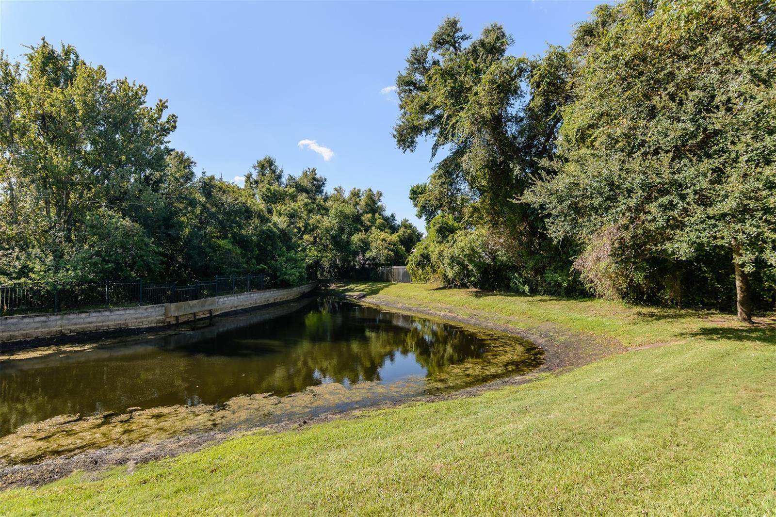 END UNIT -- BEAUTIFUL POND VIEWS
