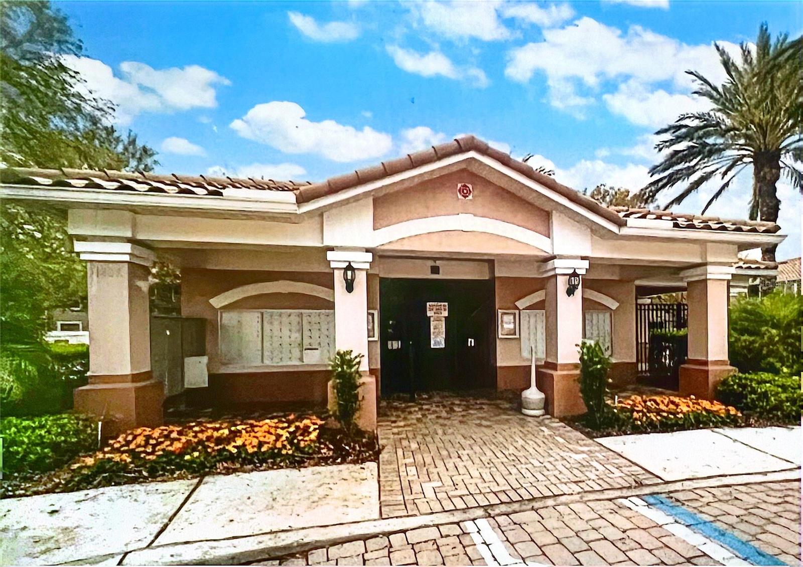 CLUB HOUSE