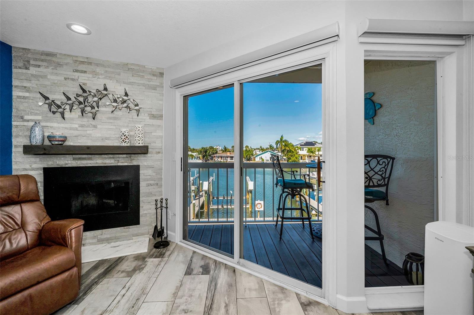 Main level balcony overlooking the Intracoastal!