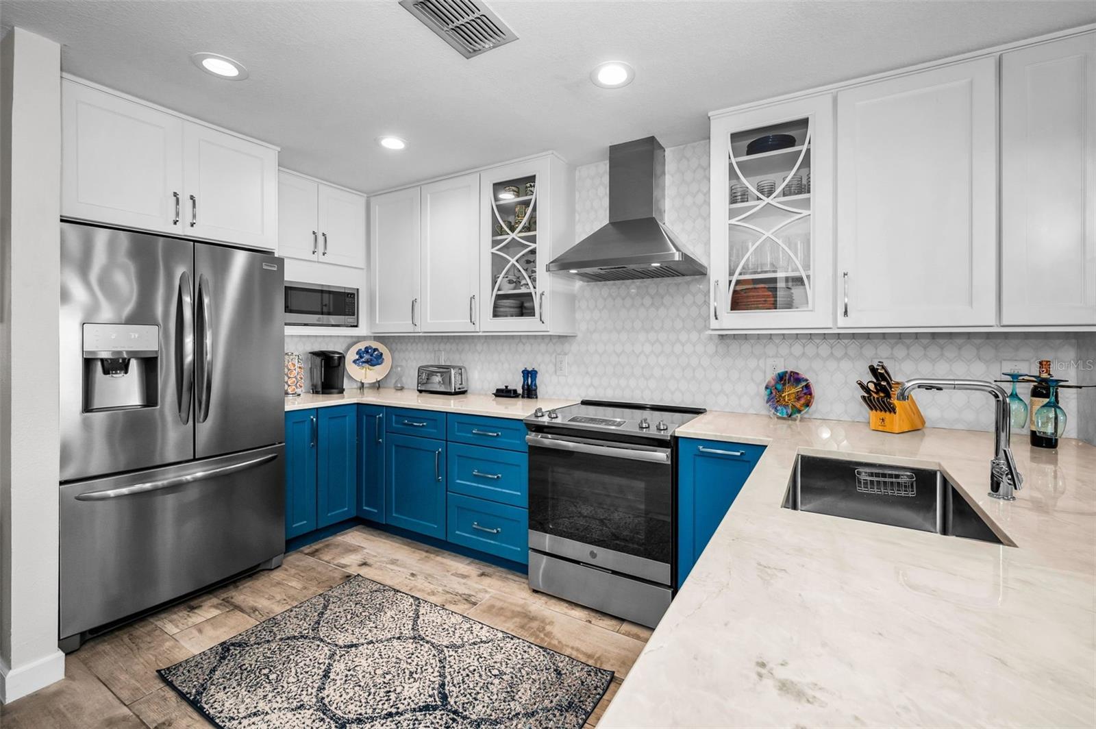 Elegant Coastal Contemporary Kitchen!