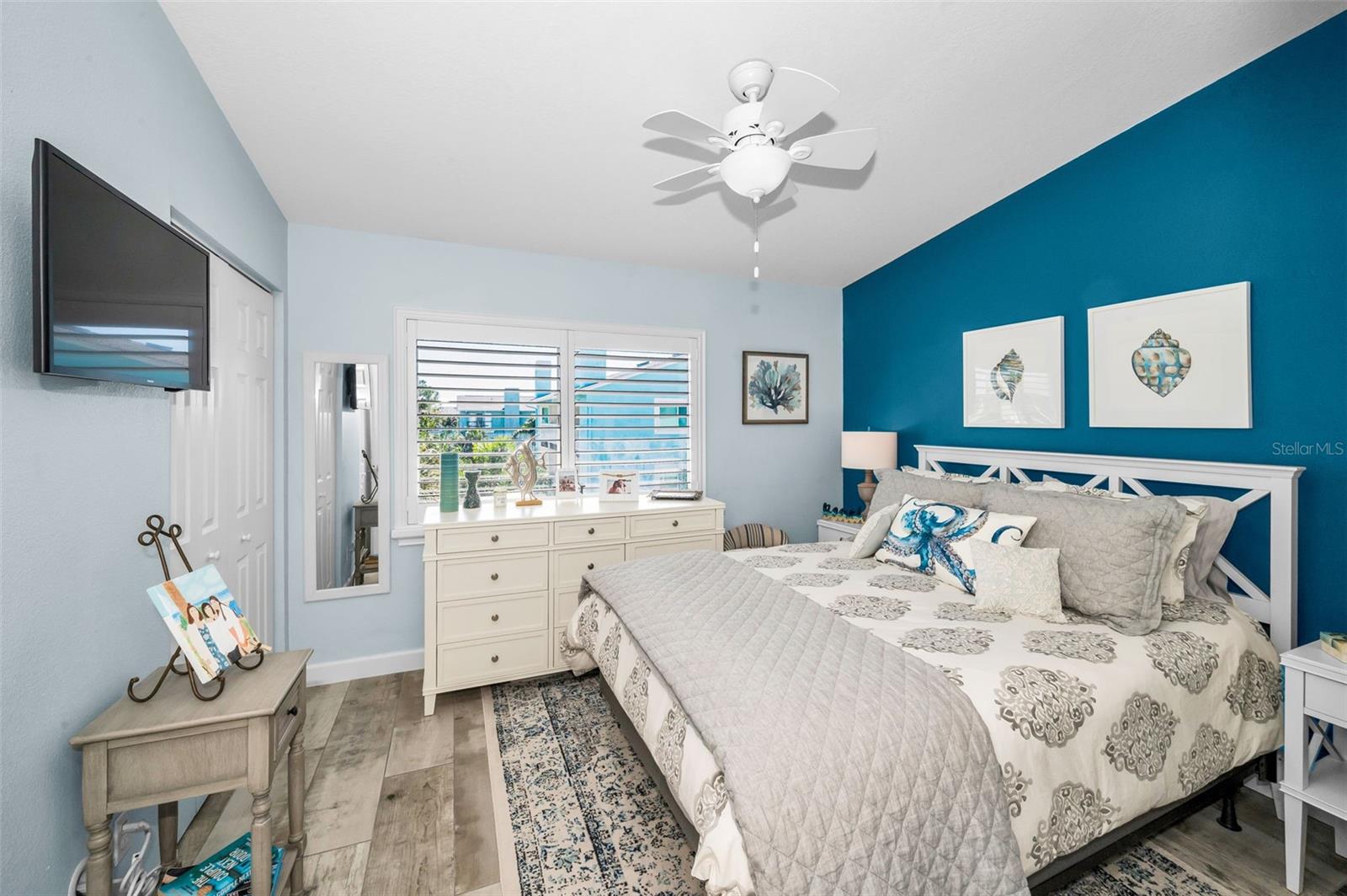 Upper Level secondary bedroom
