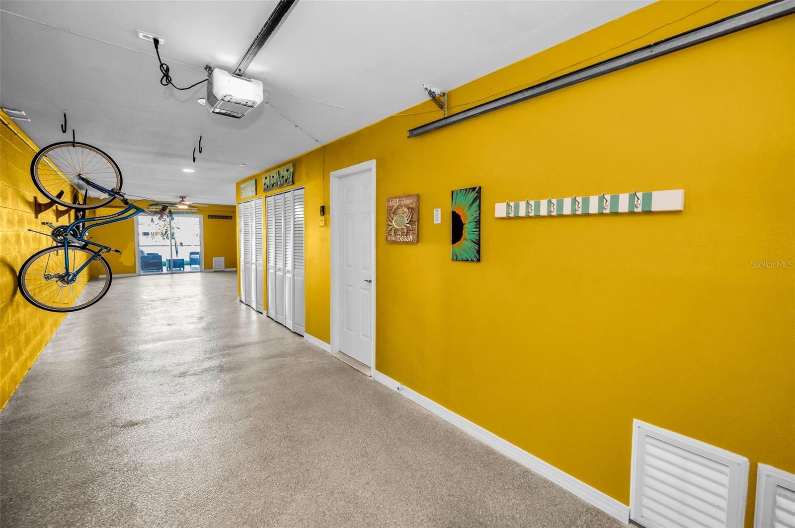 Oversized Tandem Garage