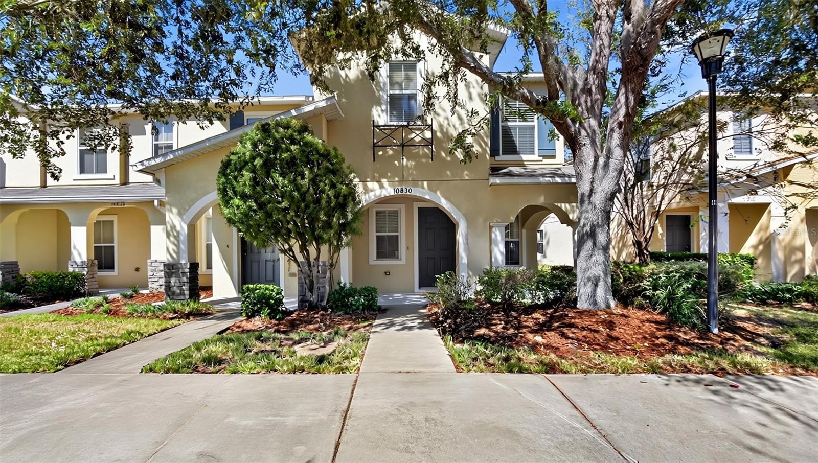 End unit townhome