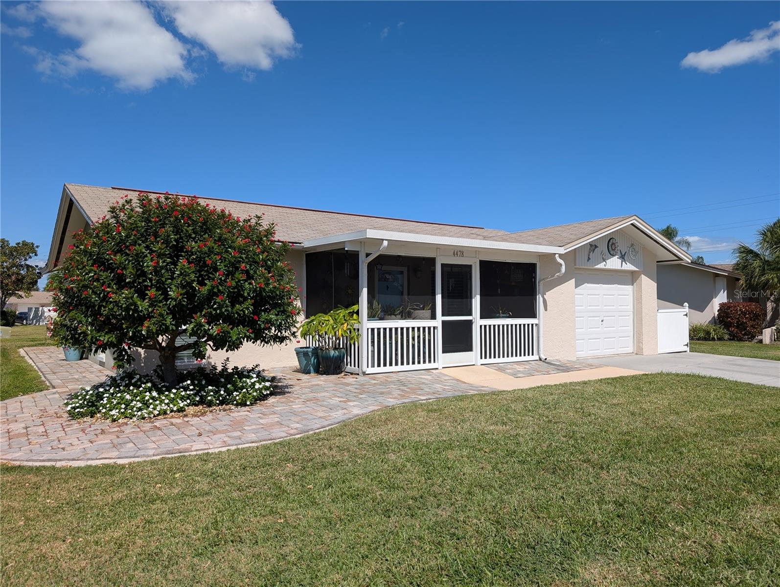 Beautifully maintained 2BR/2BA/1CG in Tampa Bay's Lakes I 55+ community.