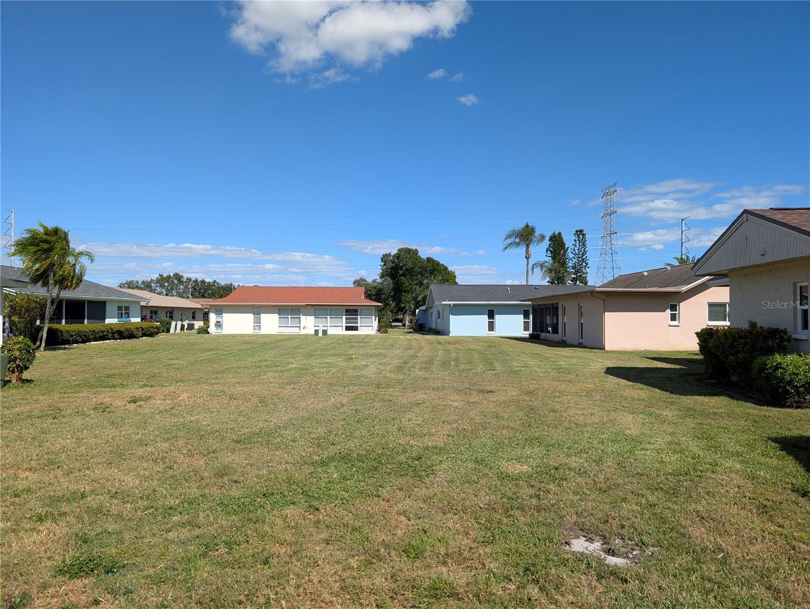Spacious opening in backyard.... provides even more privacy.