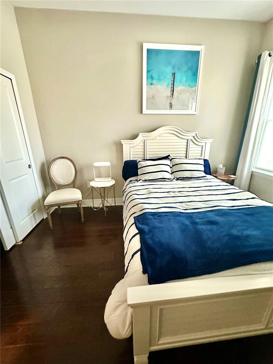 1st Floor Guest BedroomQueen Bed