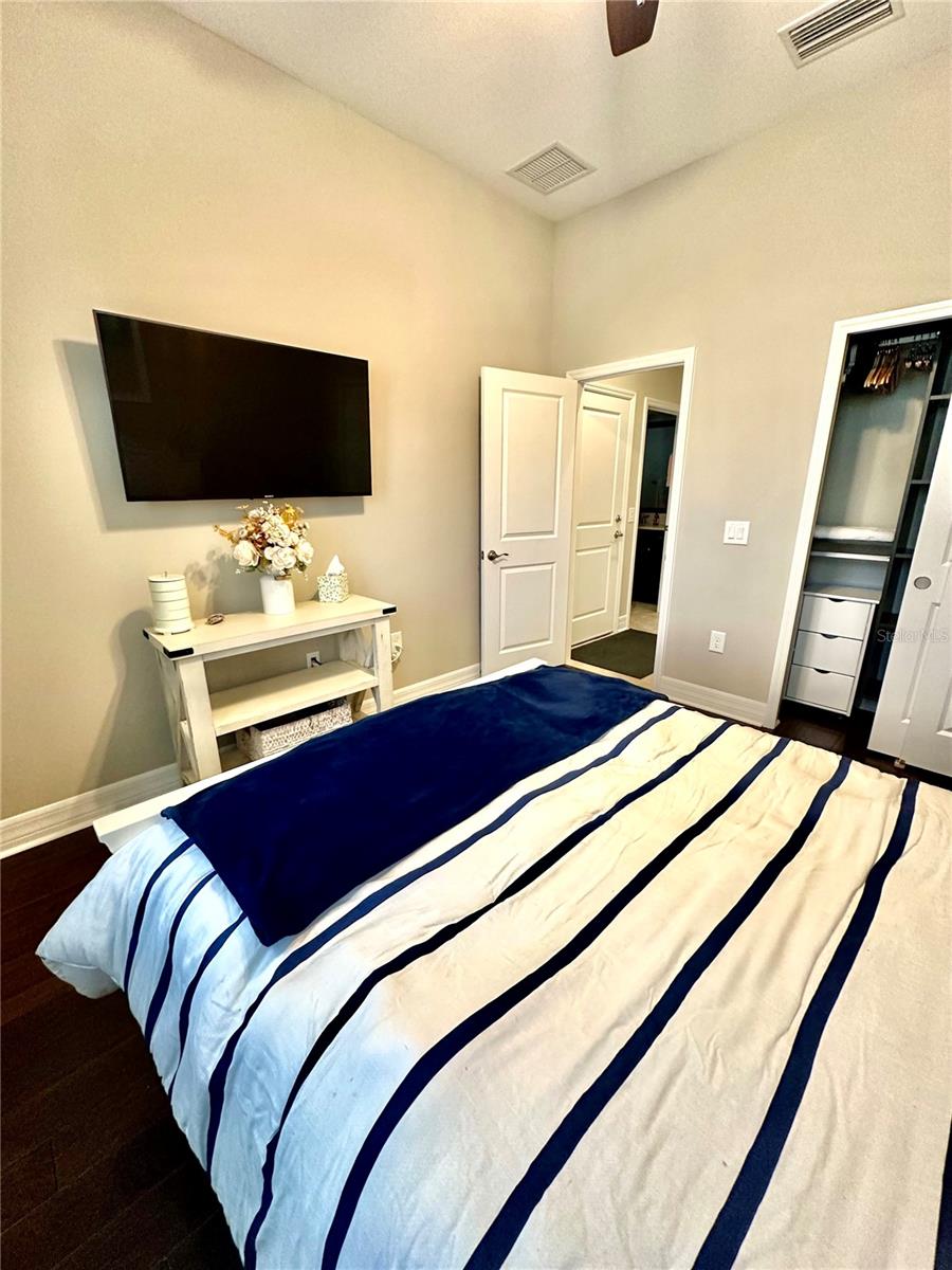 1st Floor Guest Bedroom