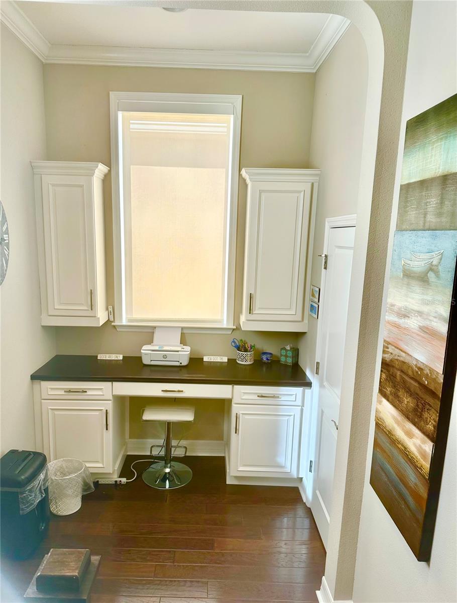Desk/Office Space on Landing