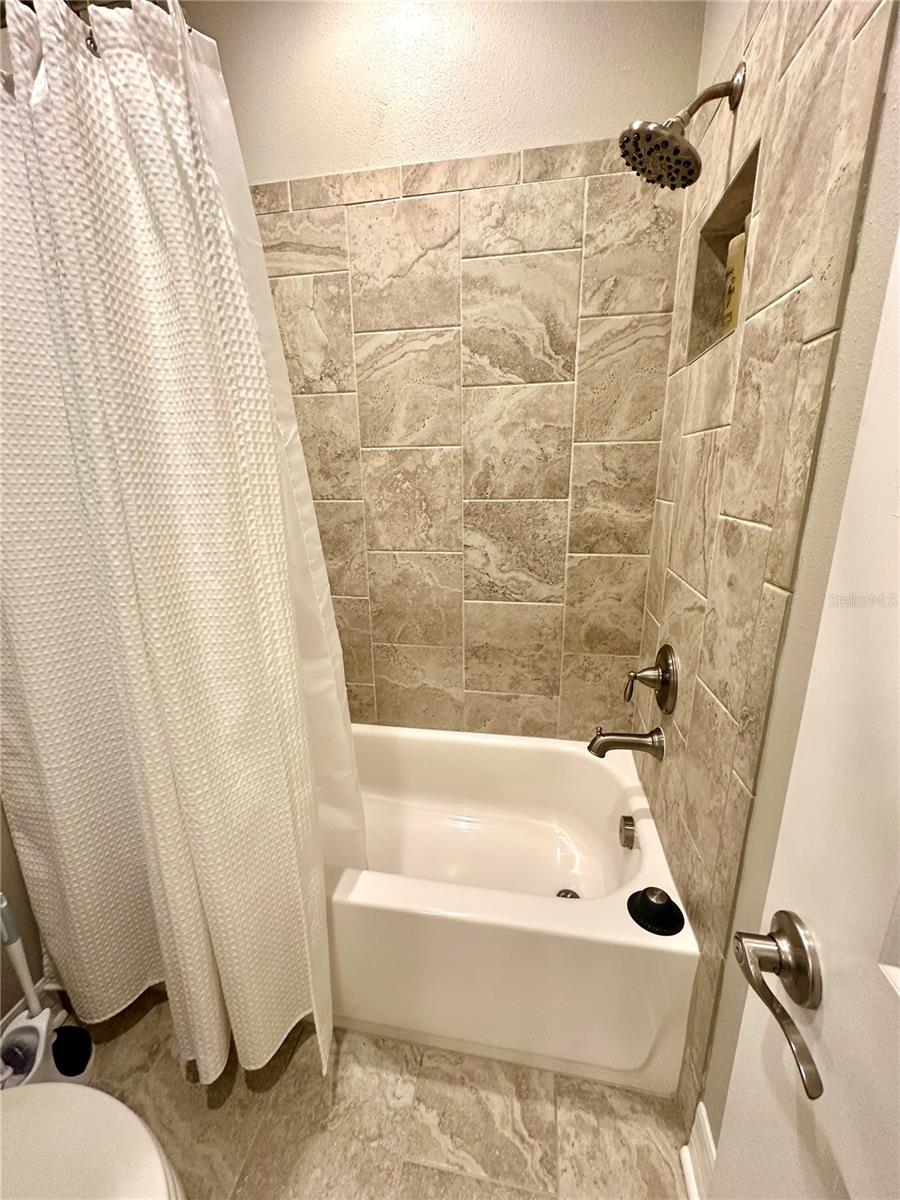 2nd Floor Tub/Shower