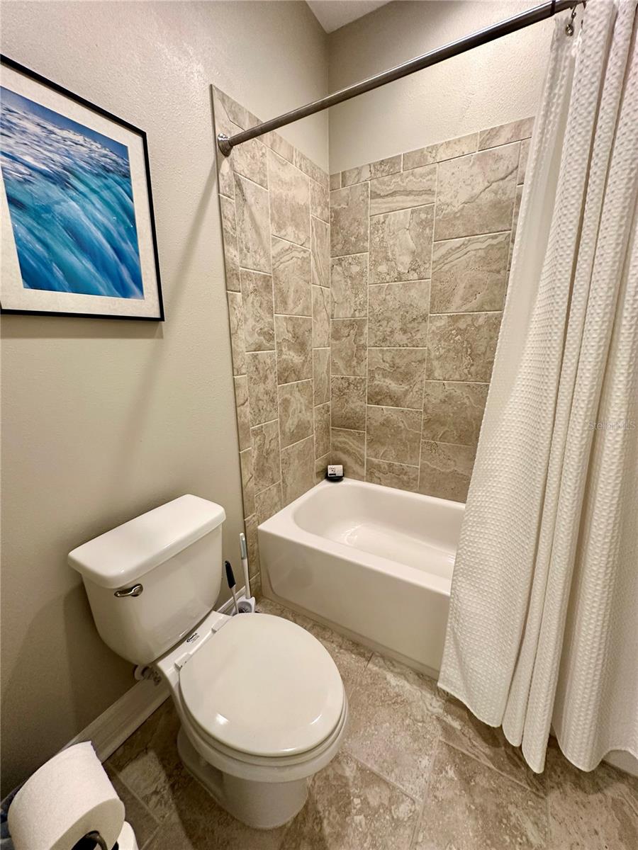 2nd Floor Tub/Shower
