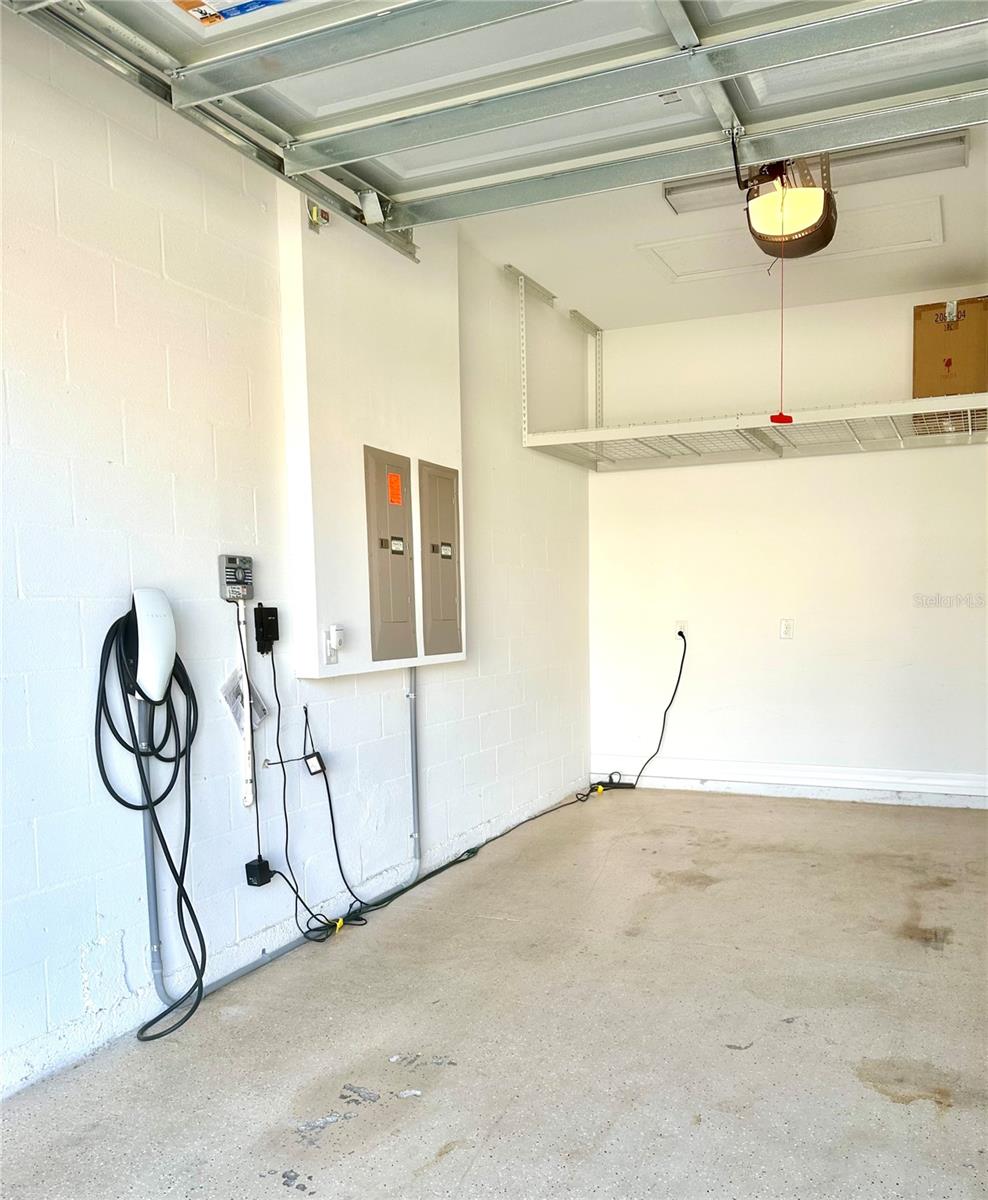 1 car Garage with Tesla Charger