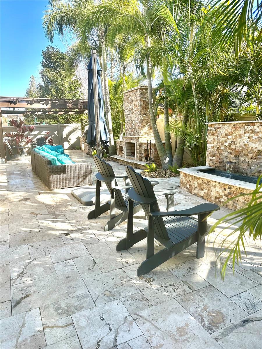 Lanai Fountain, Fireplace, Outdoor Kitchen