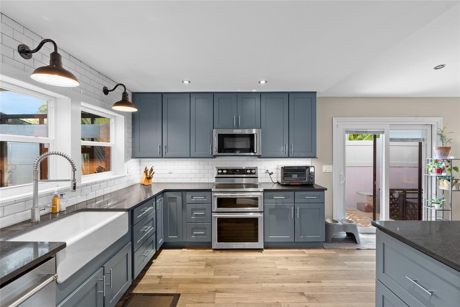 KITCHEN RECENTLY REMOLDED. SUBWAY TILE TO CEILING, RECESSED LIGHTING