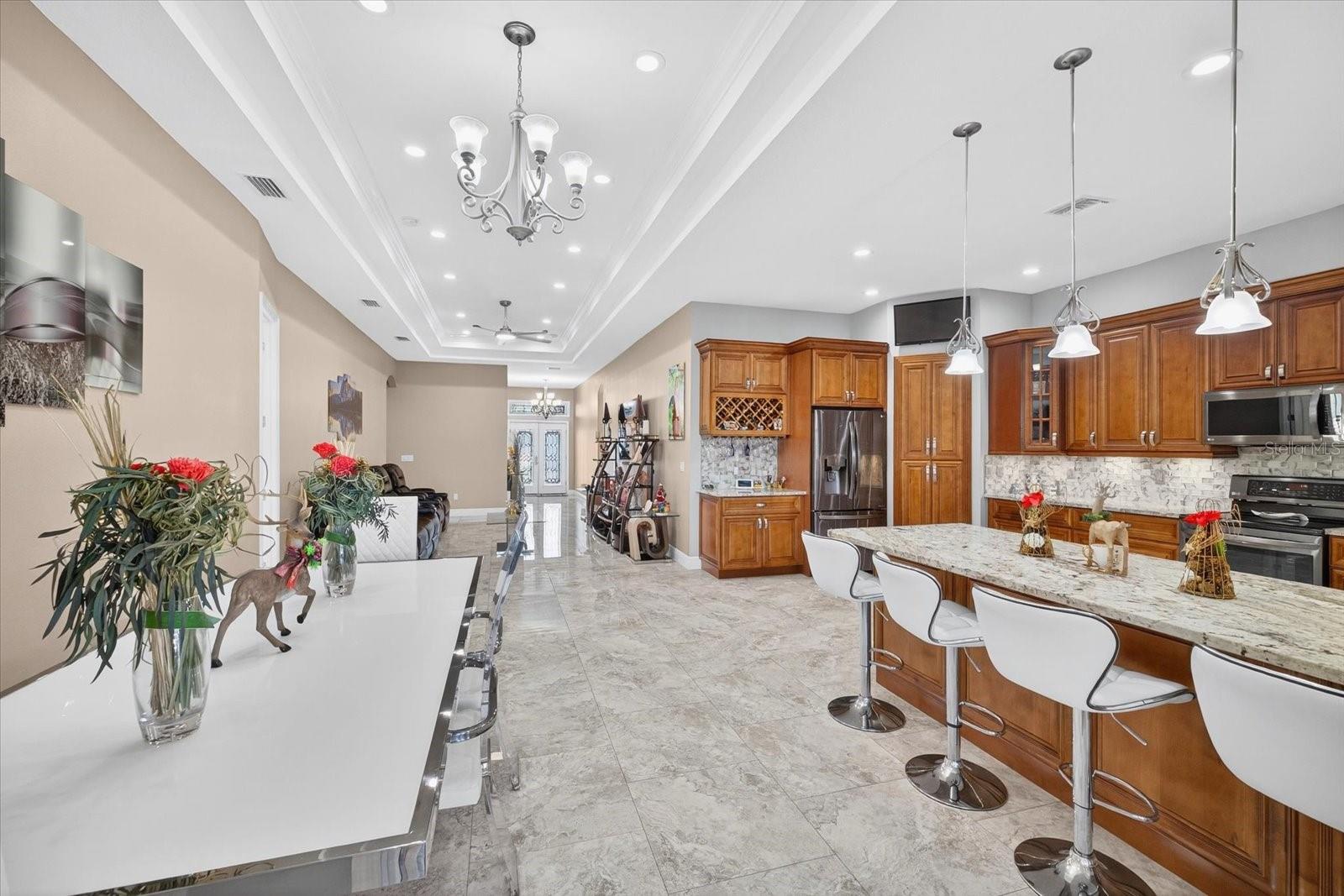 DINNINGROOM COMBO KITCHEN