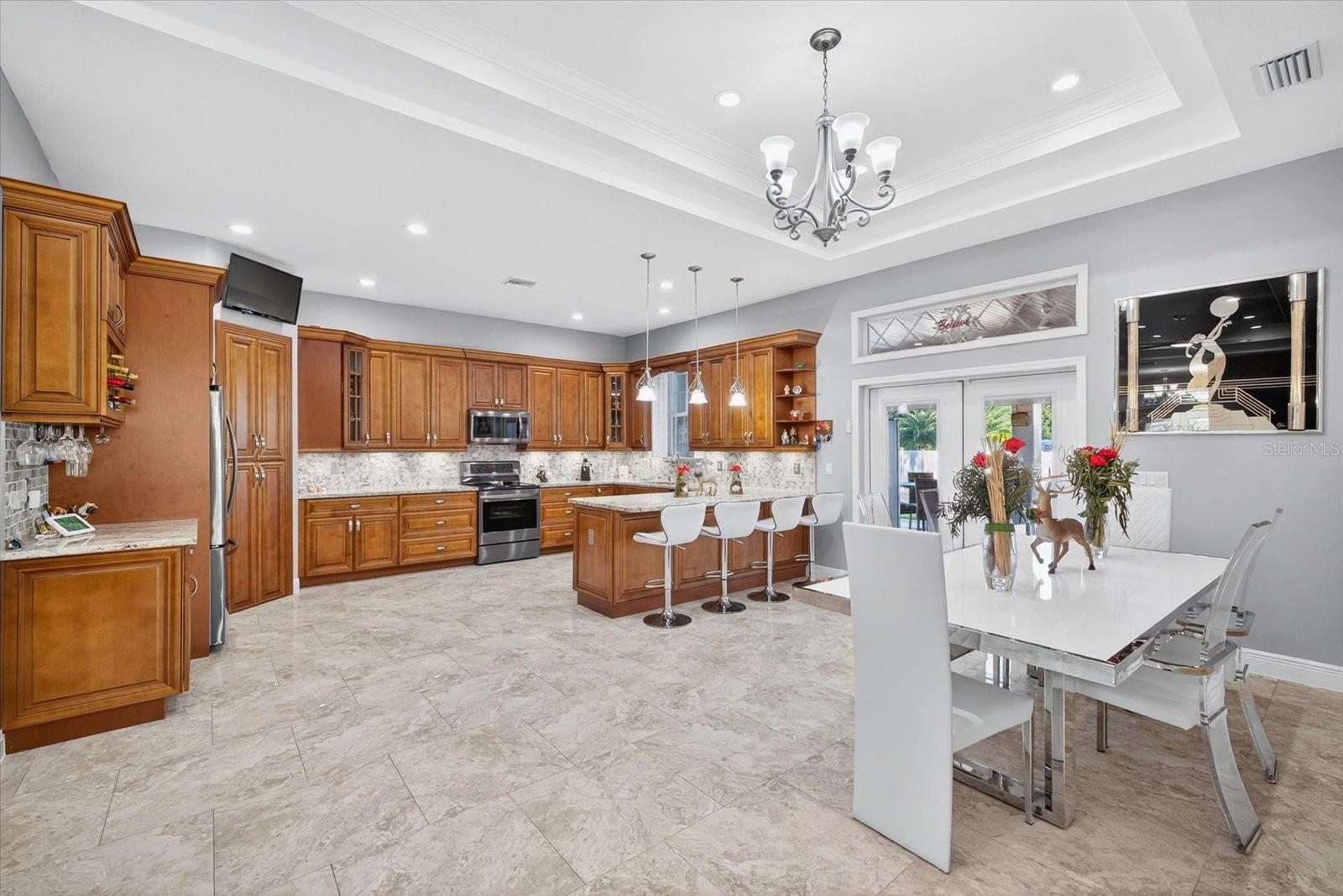 DINNINGROOM COMBO KITCHEN