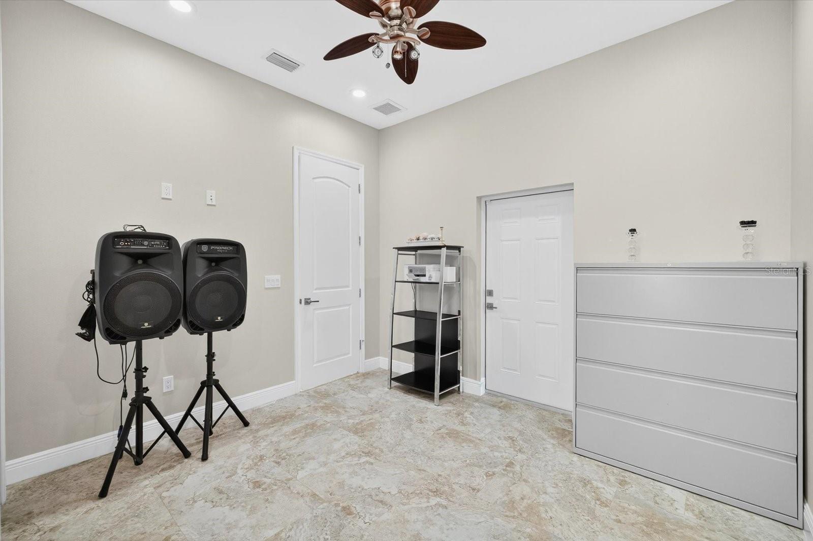 BONUS ROOM/4TH BEDROOM