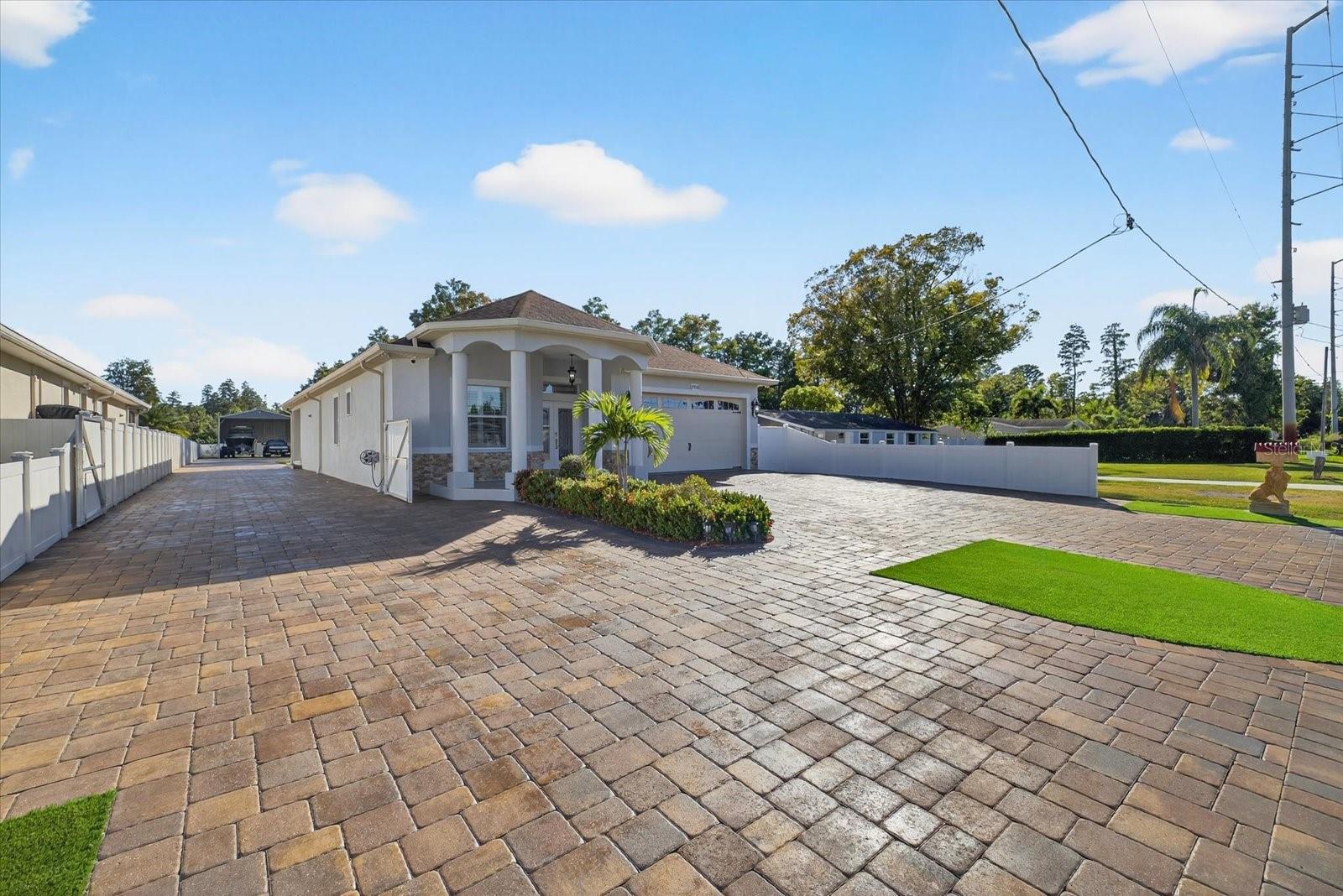 LEFT ACCESS TO THE BACKYARD