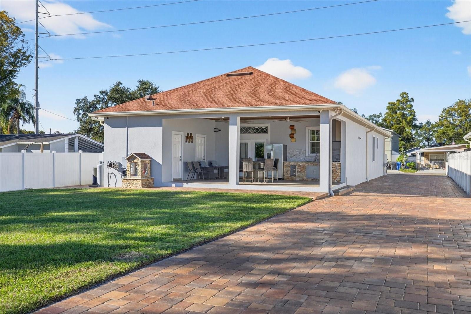 LEFT ACCESS TO THE BACKYARD