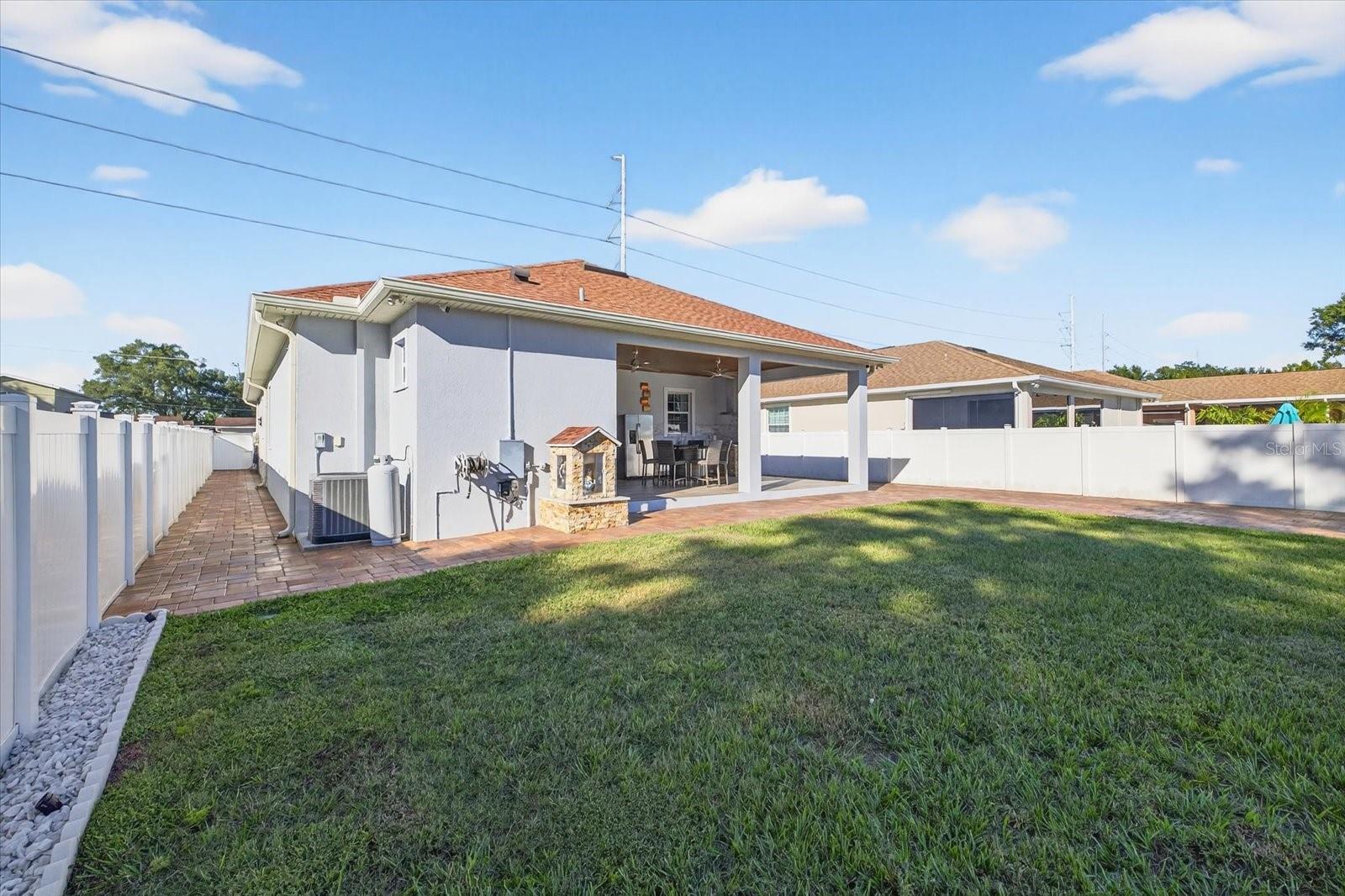 LEFT ACCESS TO THE BACKYARD